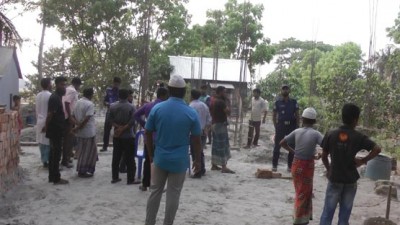 ভাঙ্গায় প্রভাবশালী দ্বারা প্রতিবেশীর জায়গা দখল করে ঘর নির্মানের অভিযোগ ভাঙ্গায় প্রভাবশালী দ্বারা প্রতিবেশীর জায়গা দখল করে ঘর নির্মানের অভিযোগ
